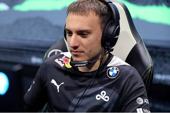 PSG险胜FLY,Perkz开启传奇时刻鏖战多局淘汰赛,引爆全场热议 PSG险胜FLY,Perkz开启传奇时刻鏖战多局淘汰赛,引爆全场热议