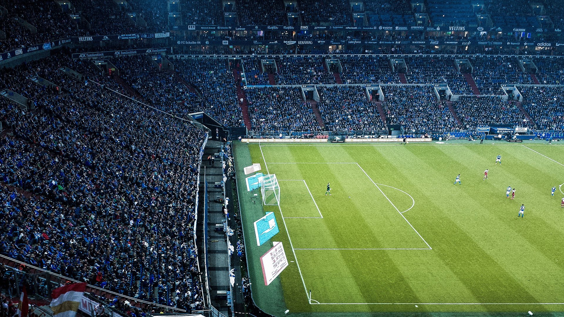 神之一手与钢铁丛林，当个人英雄主义撞上精密体系，谁能主宰绿茵？